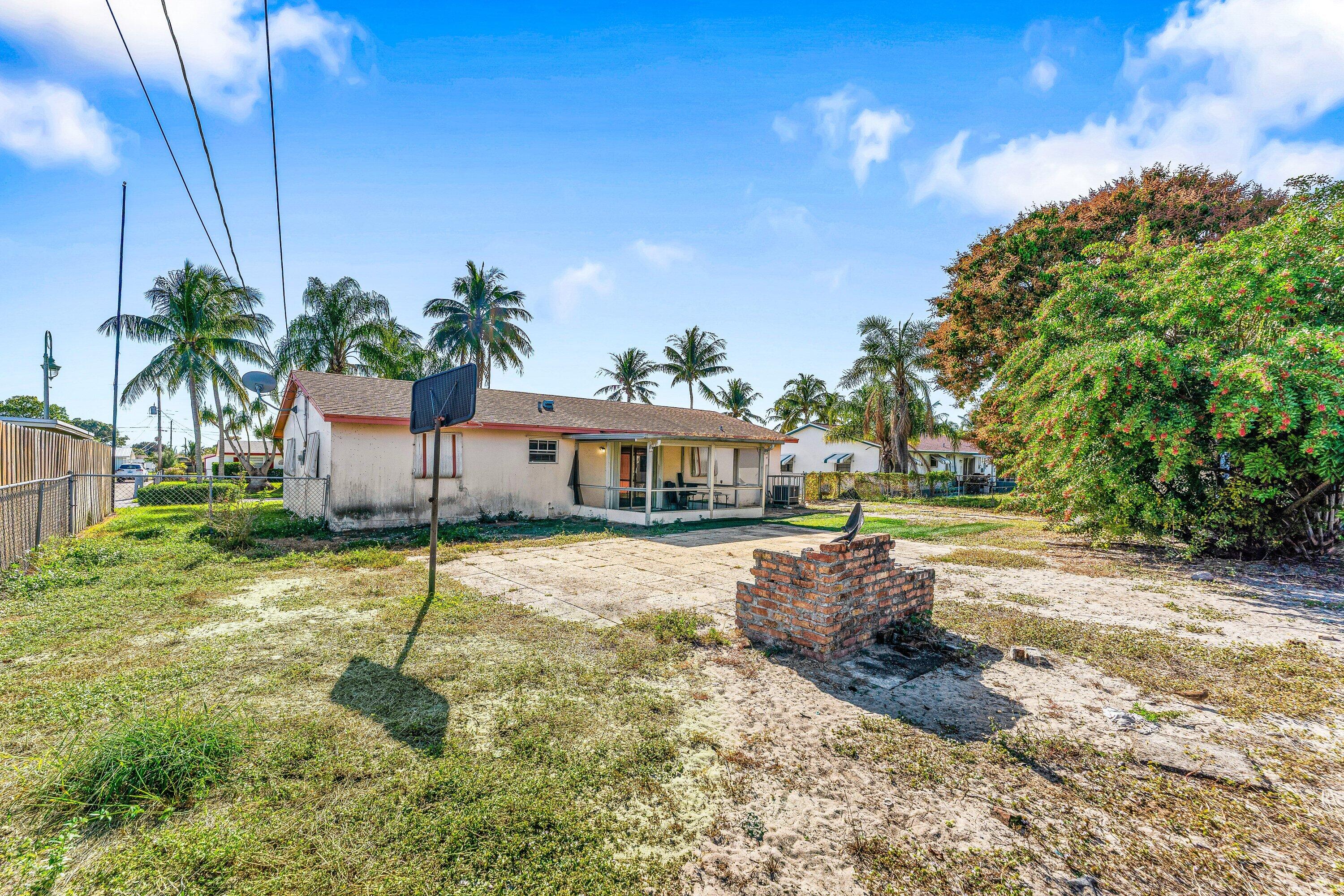 330 West 22nd Court Riviera Beach, FL 33404 - Photo 27 of 34 Yard