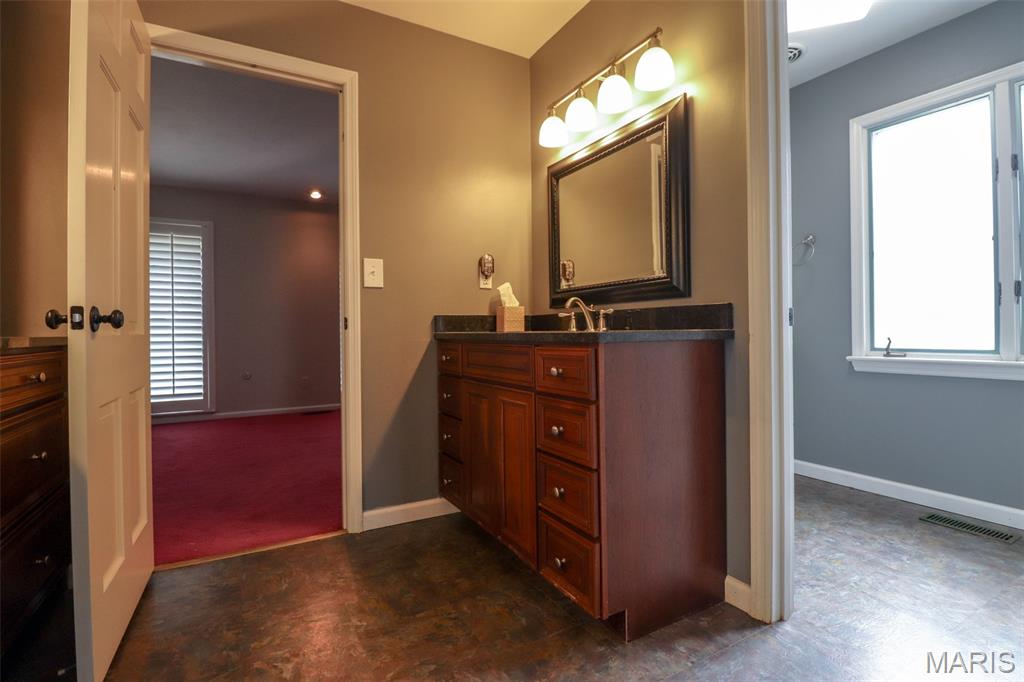 10 Kings Pond Road Glendale, MO 63122 - Photo 18 of 57