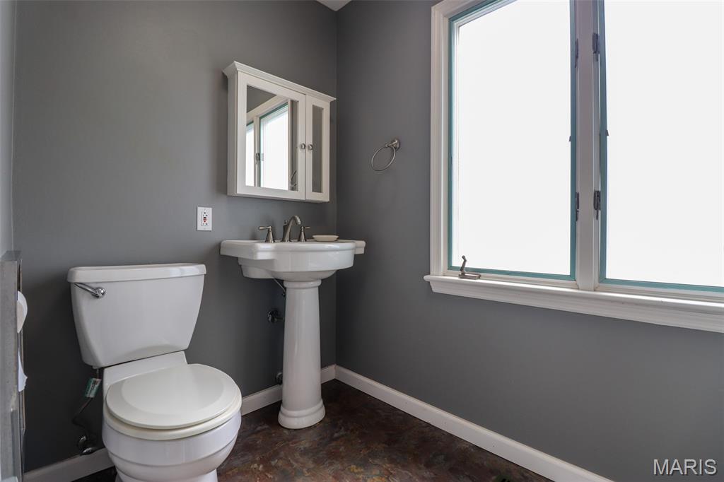 10 Kings Pond Road Glendale, MO 63122 - Photo 20 of 57