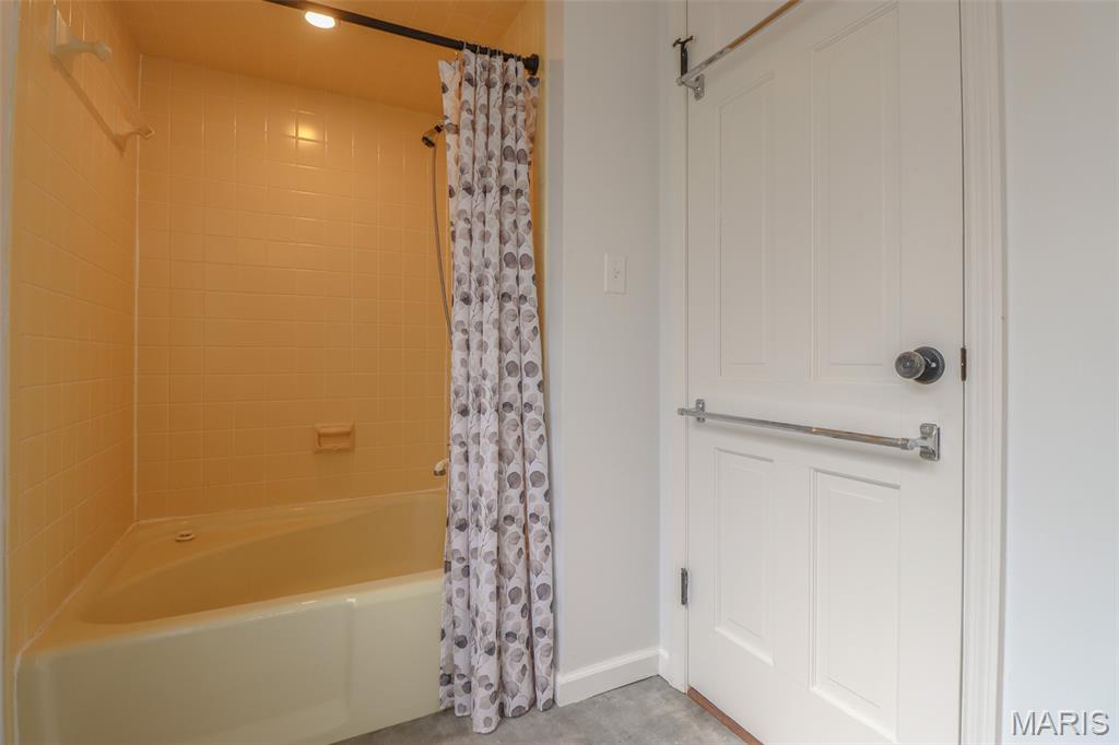 10 Kings Pond Road Glendale, MO 63122 - Photo 33 of 57