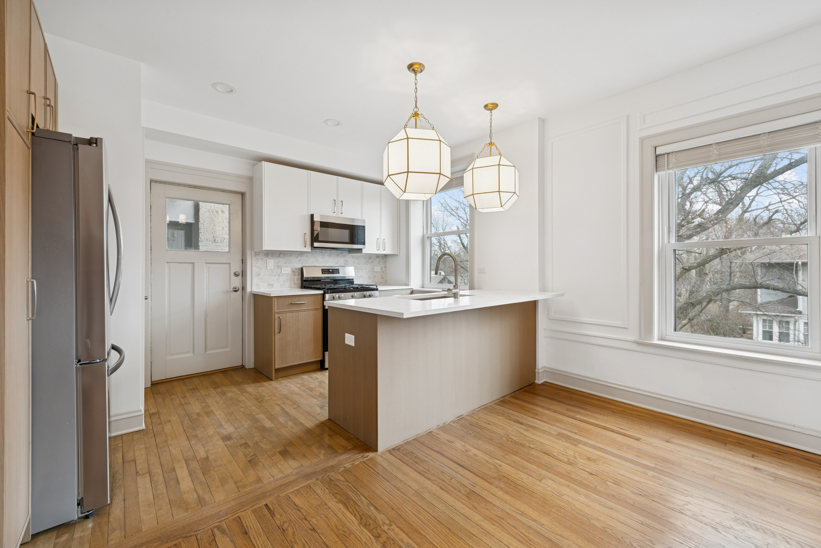 Undisclosed Address Evanston, IL 60202 - Photo 2 of 28