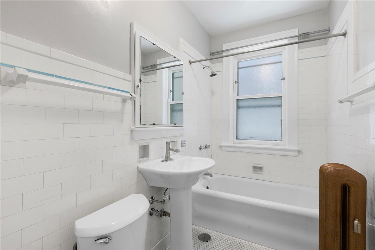 811 Dobson Street, Unit 1E Evanston, IL 60202 - Photo 14 of 16