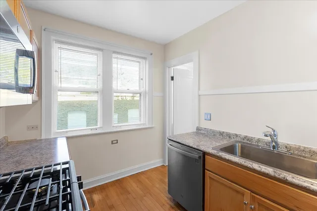 $2,195 | 811 Dobson Street, Unit 1E, Evanston, IL 60202