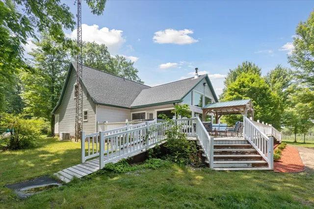 $795,000 | 30170 Beeson Street, Dowagiac, MI 49047