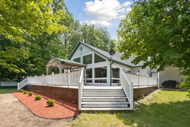 $795,000 | 30170 Beeson Street, Dowagiac, MI 49047