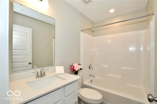 $3,100 | 916 Yorkshire Lane, Zionsville, IN 46077