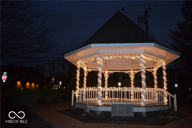 $3,100 | 916 Yorkshire Lane, Zionsville, IN 46077