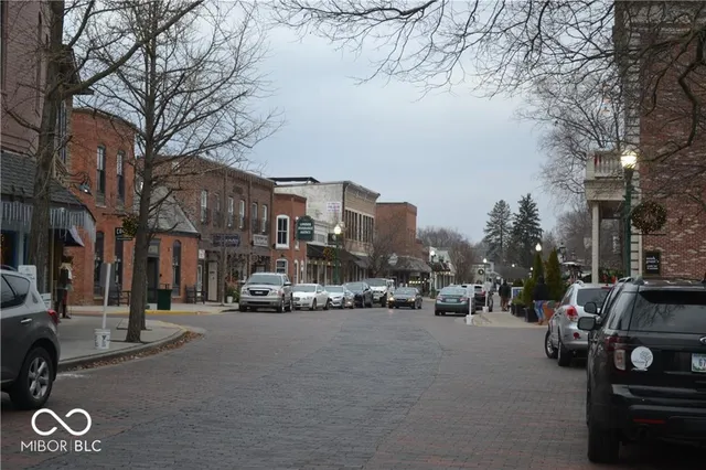 $3,100 | 916 Yorkshire Lane, Zionsville, IN 46077