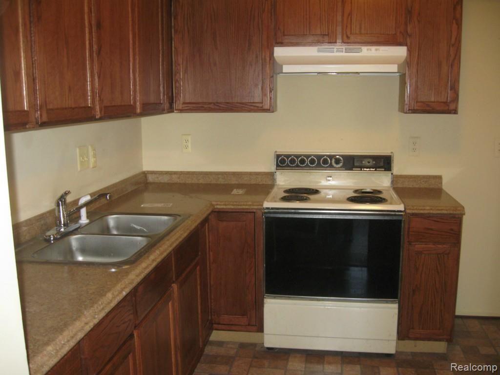 pics-Condo -Moassesi 006.jpg