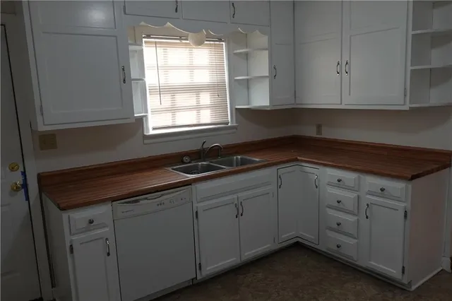 $229,000 | 4429 North Oak Trafficway, Kansas City, MO 64116