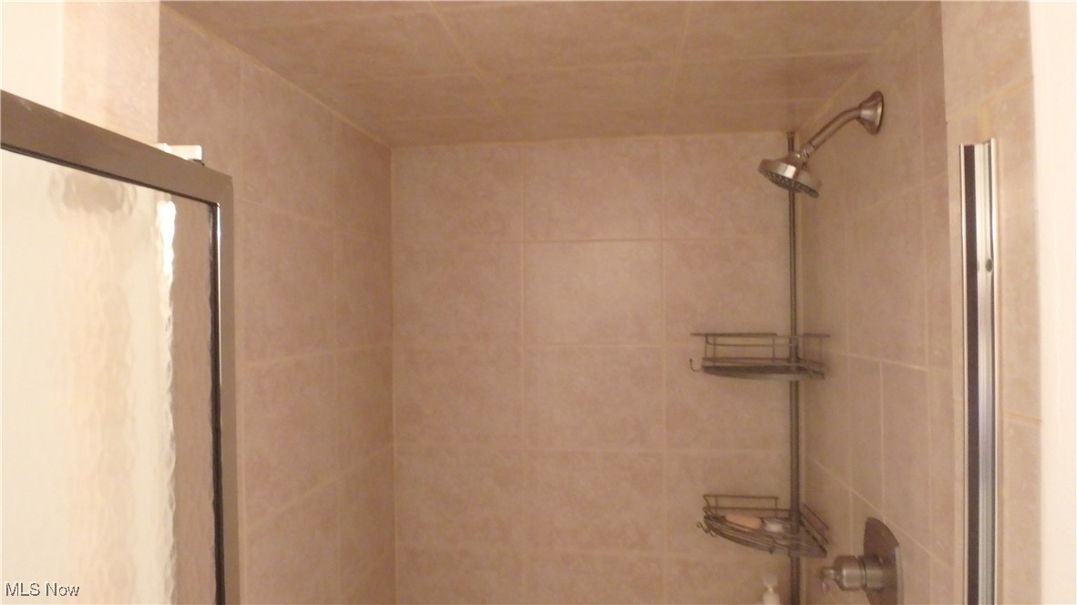 2901 Dentzler Road Parma, OH 44134 - Photo 22 of 25 Bathroom view