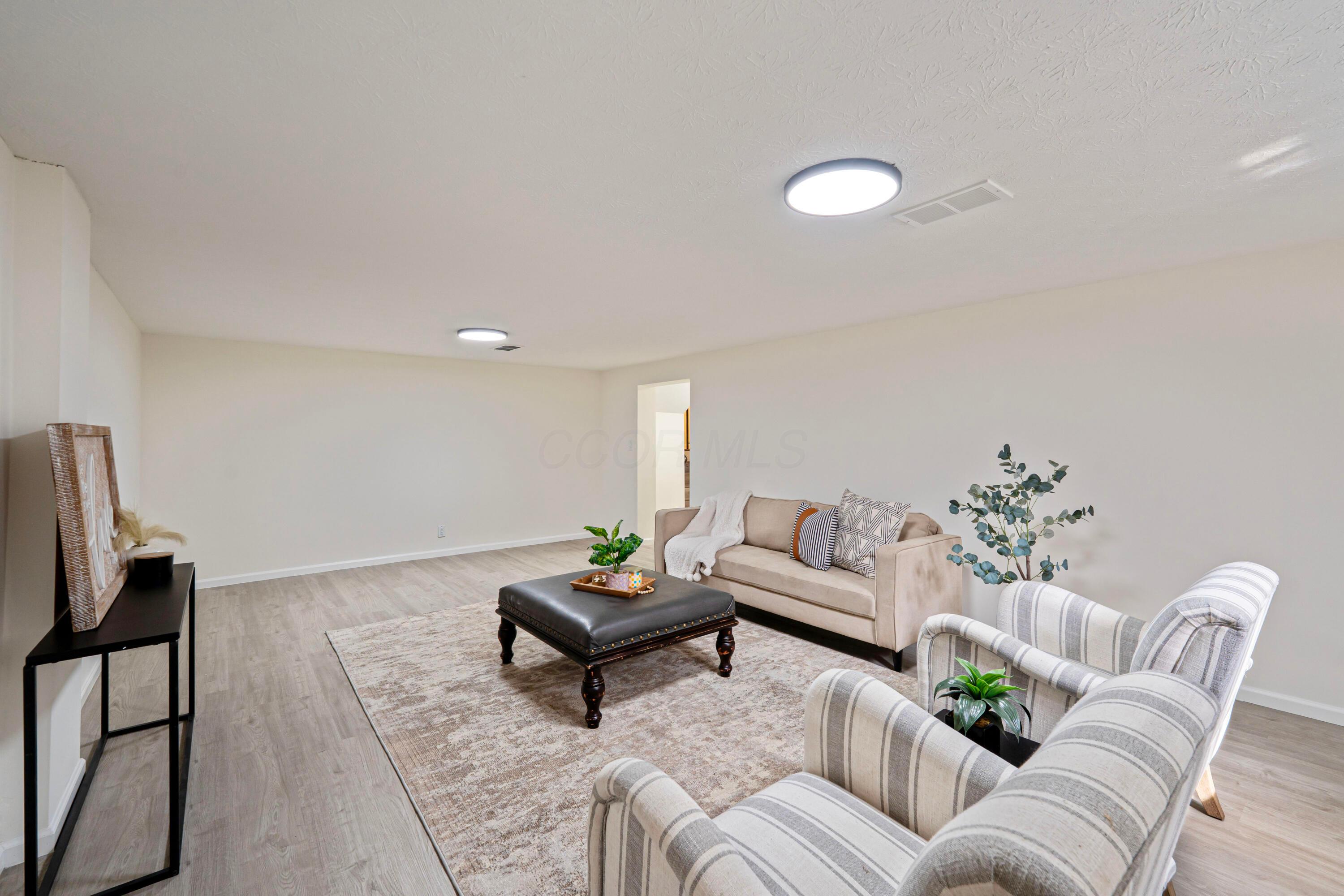 560 South Kellner Road Columbus, OH 43209 - Photo 24 of 32 familyroom2