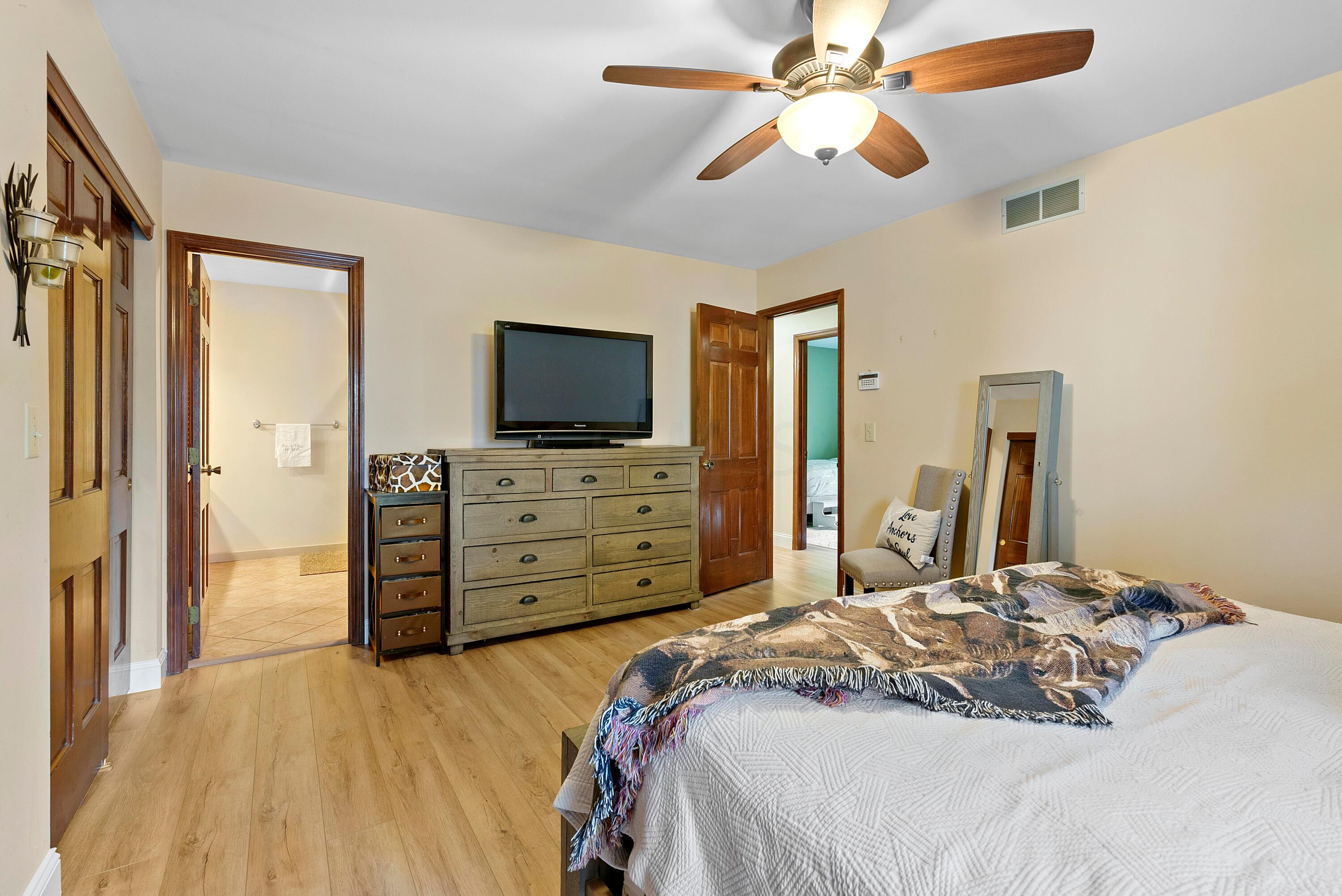 4492 Shire Mill Road Hilliard, OH 43026 - Photo 30 of 39 Owner's Suite