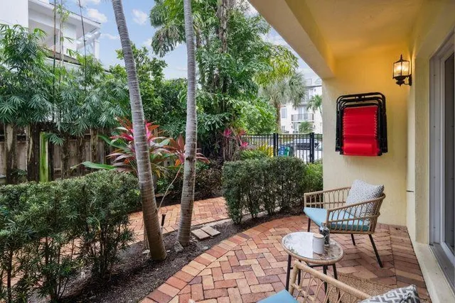 $3,800 | 49 Southeast 7th Avenue, Unit 1, Delray Beach, FL 33483