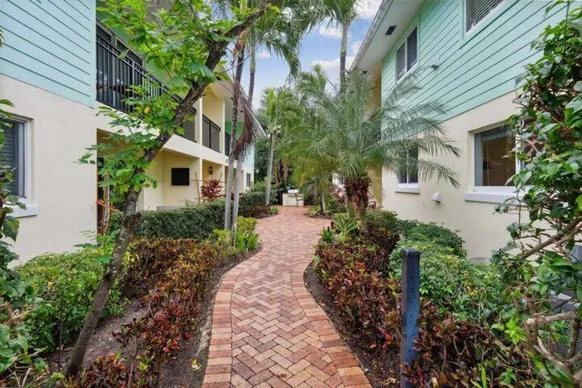 $3,800 | 49 Southeast 7th Avenue, Unit 1, Delray Beach, FL 33483