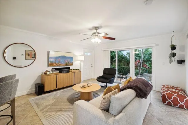 $3,800 | 49 Southeast 7th Avenue, Unit 1, Delray Beach, FL 33483