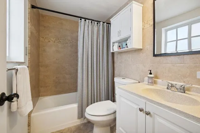 $3,800 | 49 Southeast 7th Avenue, Unit 1, Delray Beach, FL 33483