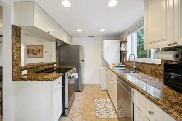 $3,800 | 49 Southeast 7th Avenue, Unit 1, Delray Beach, FL 33483