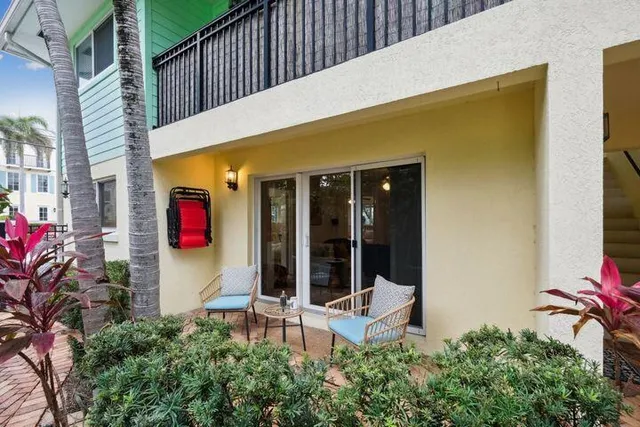 $3,800 | 49 Southeast 7th Avenue, Unit 1, Delray Beach, FL 33483