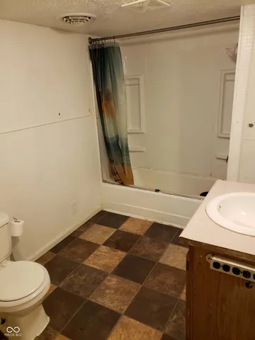 $109,900 | 2413 South Gharkey Street, Muncie, IN 47302