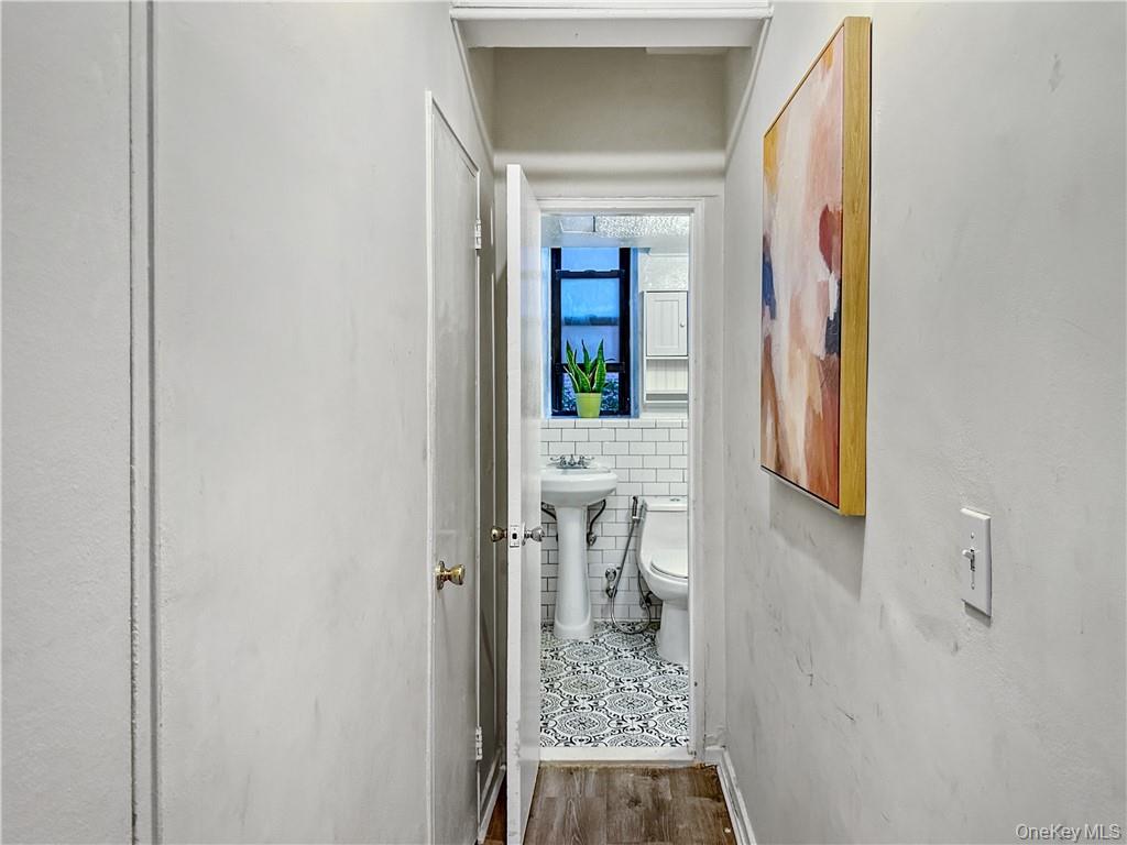 10 Franklin Avenue, Unit 1EFF White Plains, NY 10601 - Photo 5 of 13 a view of a bedroom from a hallway