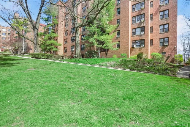 $1,900 | 10 Franklin Avenue, Unit 1EFF, White Plains, NY 10601