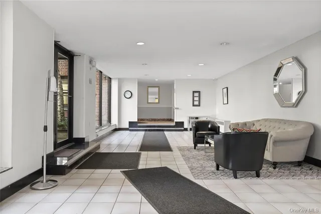 $1,900 | 10 Franklin Avenue, Unit 1EFF, White Plains, NY 10601