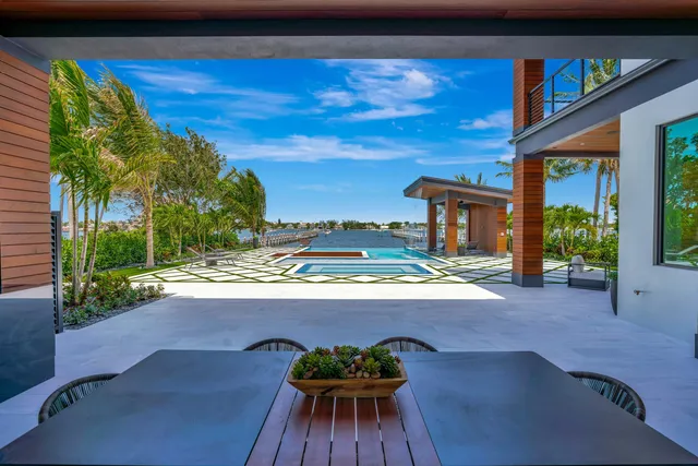 $105,000 | 416 South Lake Drive, Lantana, FL 33462