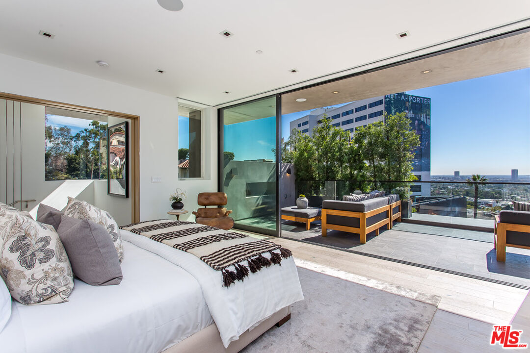 1413 Queens Road Los Angeles, CA 90069 - Photo 10 of 54 Gallery Image 10