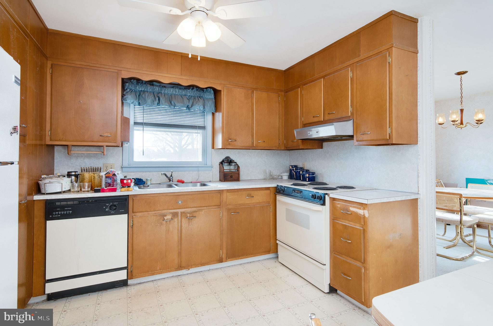 1645 Westwood Road Reading, PA 19610 - Photo 8 of 19