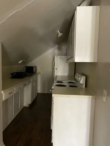 $950 | 800 Travis Street, Unit ATTIC, Columbus, TX 78934