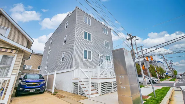 $1,500 | 9801 Ventnor Avenue, Unit C2, Margate City, NJ 08402