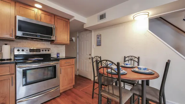 $1,500 | 9801 Ventnor Avenue, Unit C2, Margate City, NJ 08402