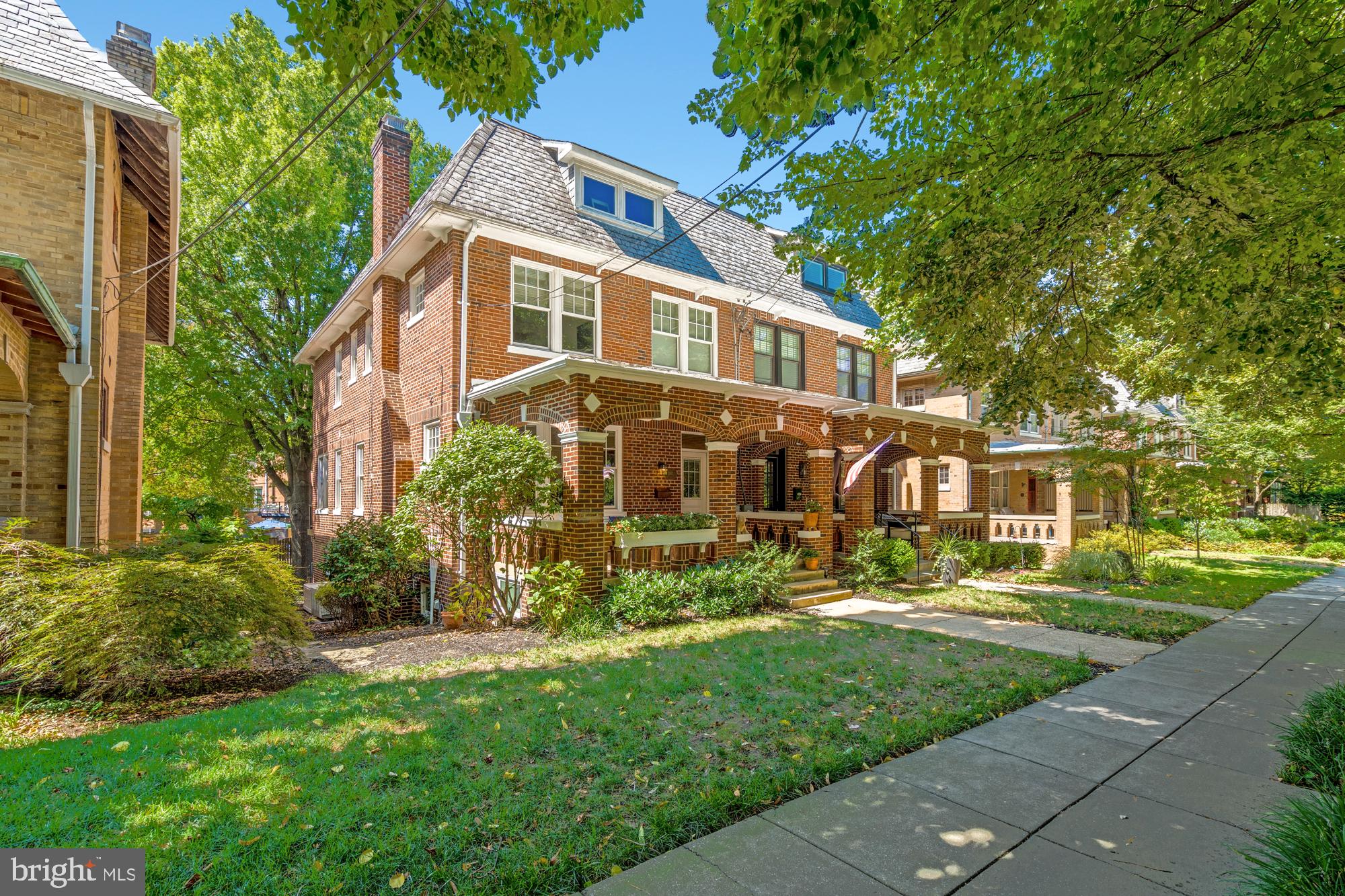 Extra wide Wardman in the heart of Cathedral Hts