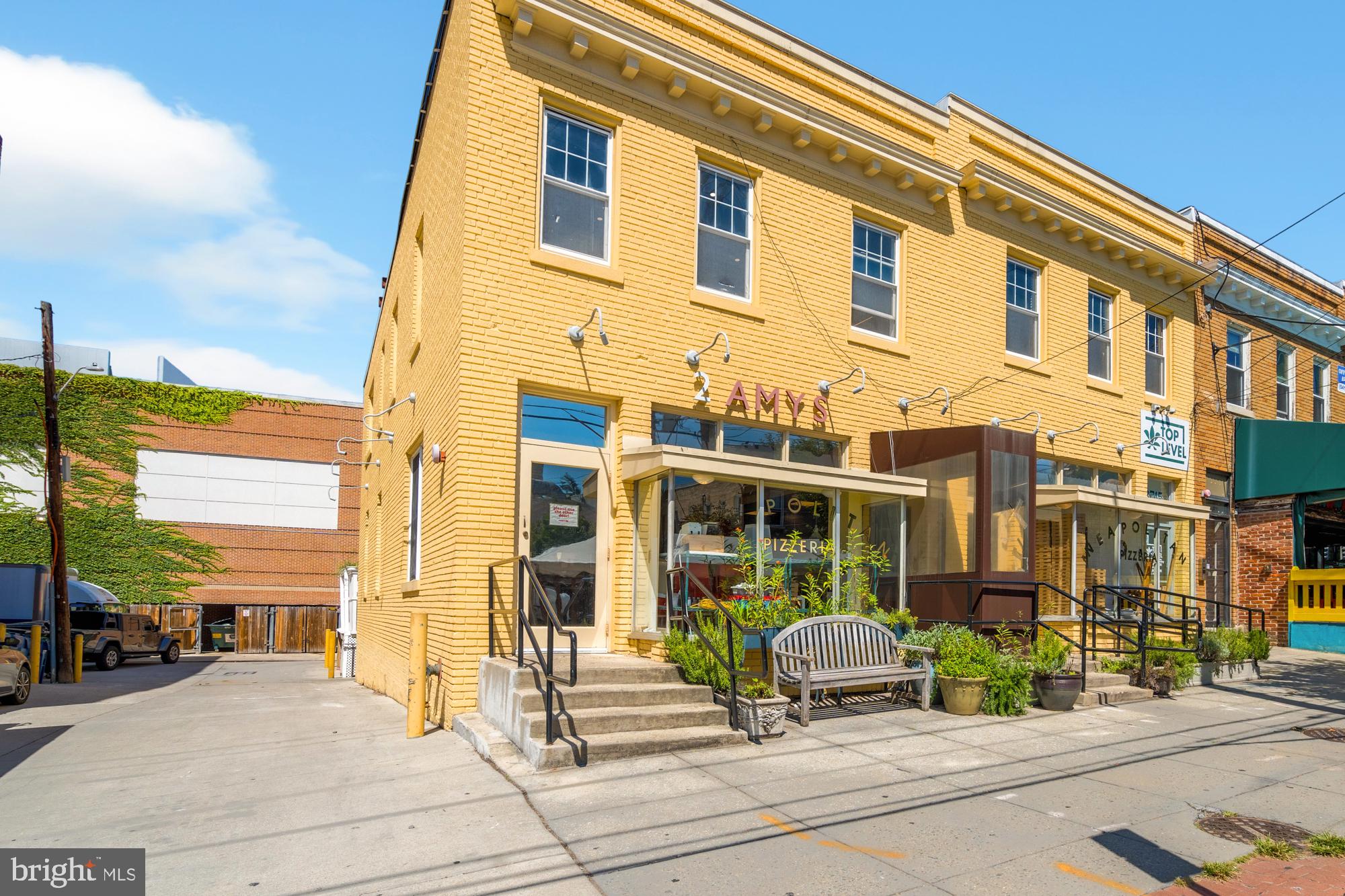 2812 39th Street Northwest Washington, DC 20007 - Photo 29 of 33 2Amys is a neighborhood favorite!