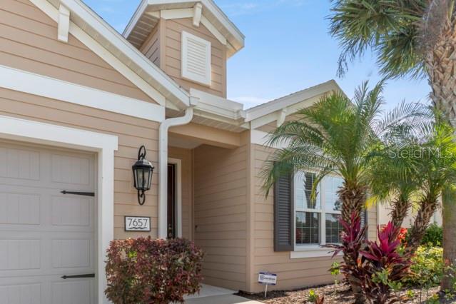 7657 Ridgelake Circle Bradenton, FL 34203 - Photo 3 of 57