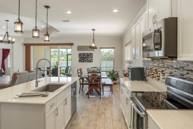7657 Ridgelake Circle Bradenton, FL 34203 - Photo 10 of 57