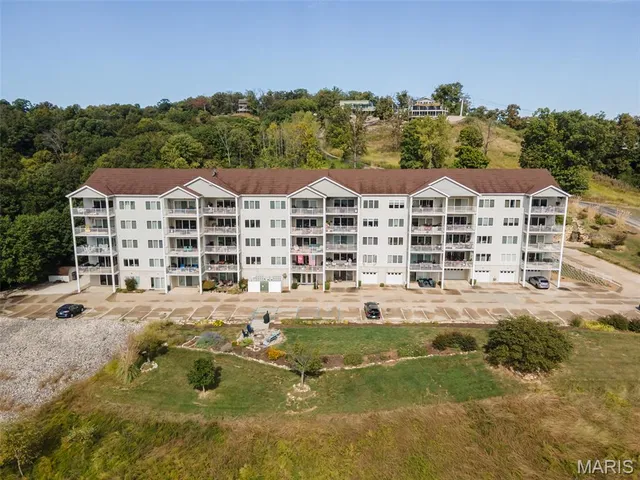 $245,000 | 401 Timber Ridge Drive, Unit 24, Grafton, IL 62037