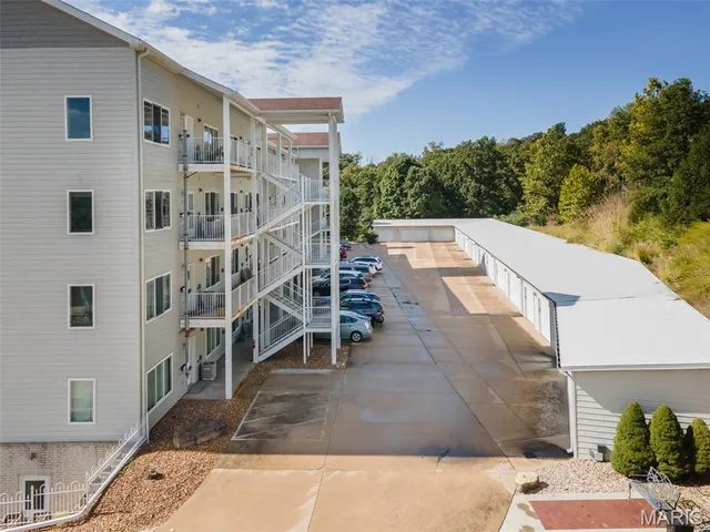 $245,000 | 401 Timber Ridge Drive, Unit 24, Grafton, IL 62037