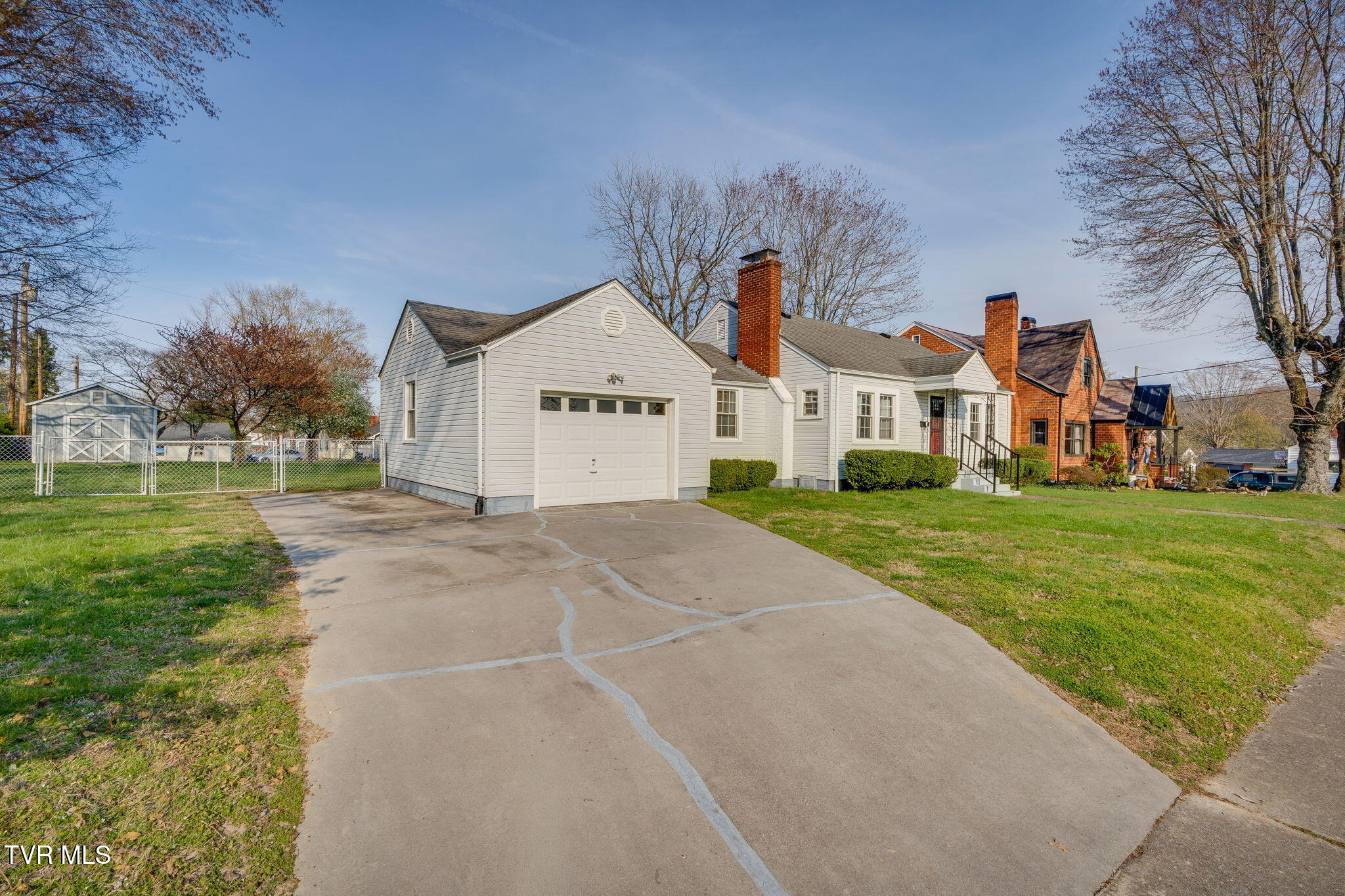 2716 Linden Road Kingsport, TN 37664 - Photo 2 of 30 002