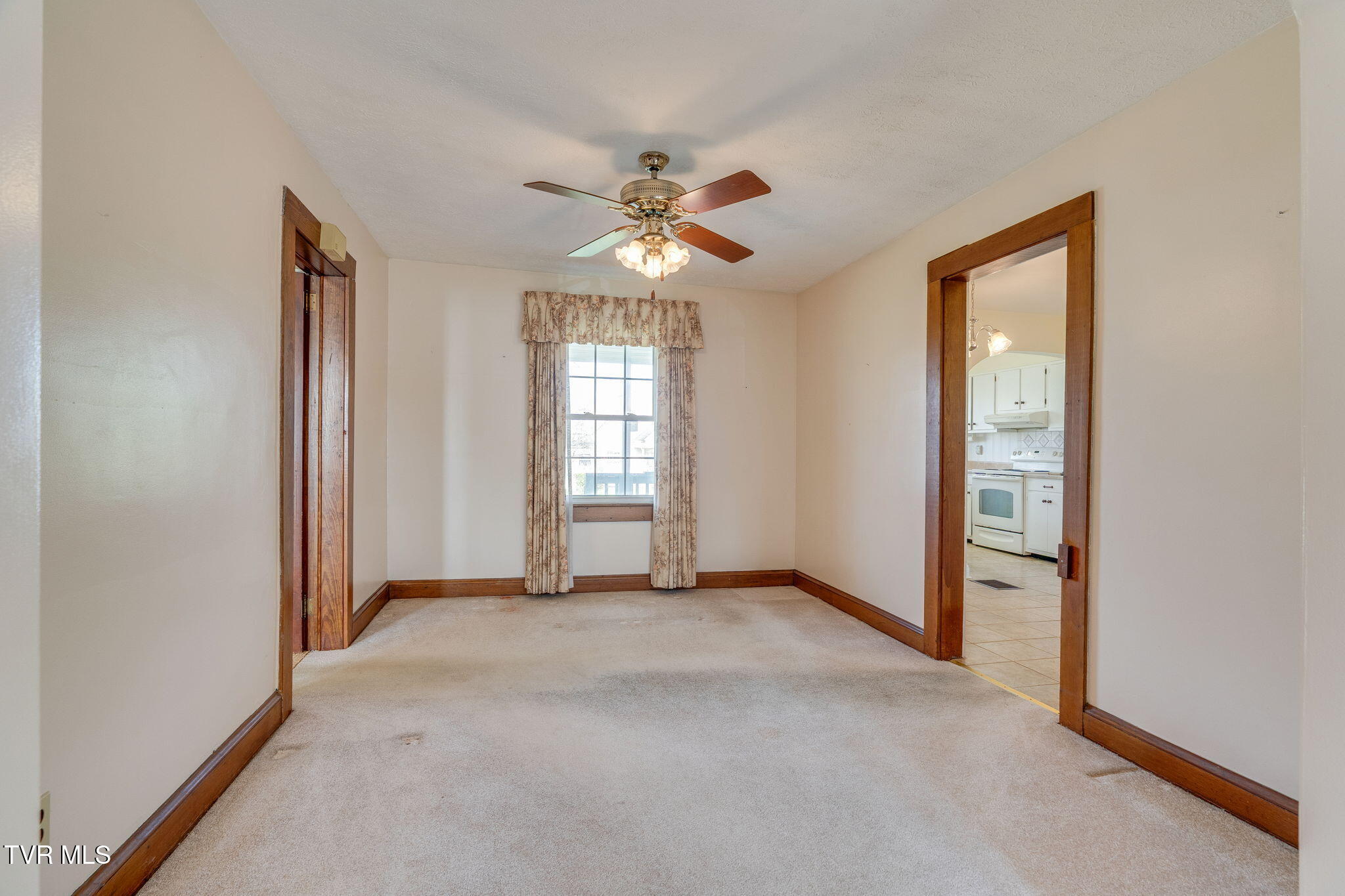 2716 Linden Road Kingsport, TN 37664 - Photo 7 of 30 007
