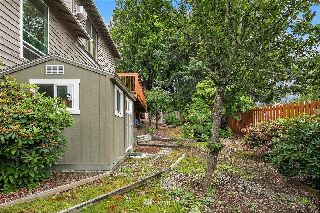 521 South 28th Place Renton, WA 98055 - Photo 20 of 20 a front view of a house with a yard