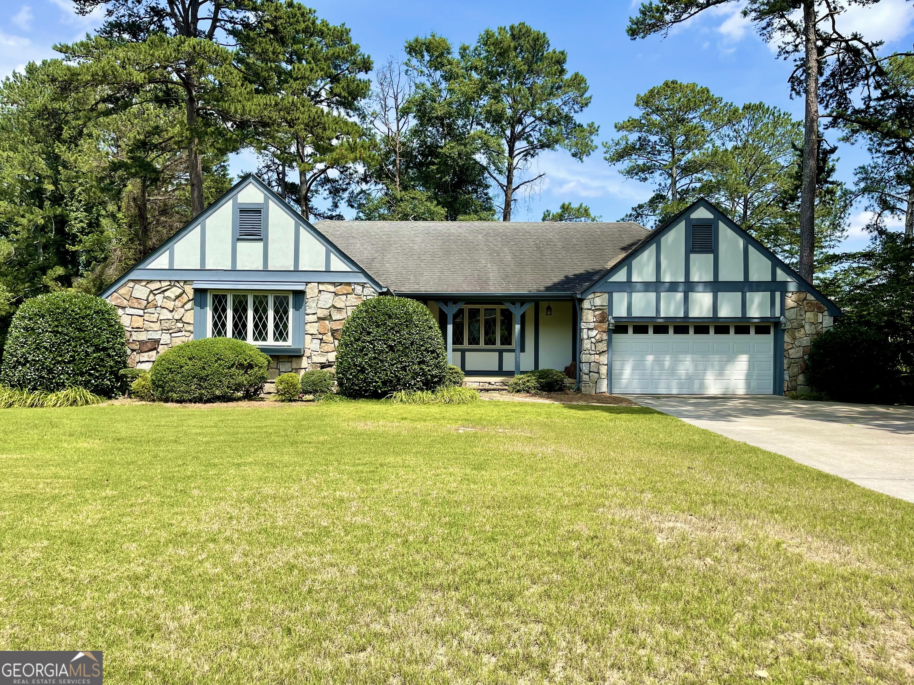 11 Cumberland Drive Southeast Rome, GA 30161 - Photo 1 of 29 a front view of a house with a garden