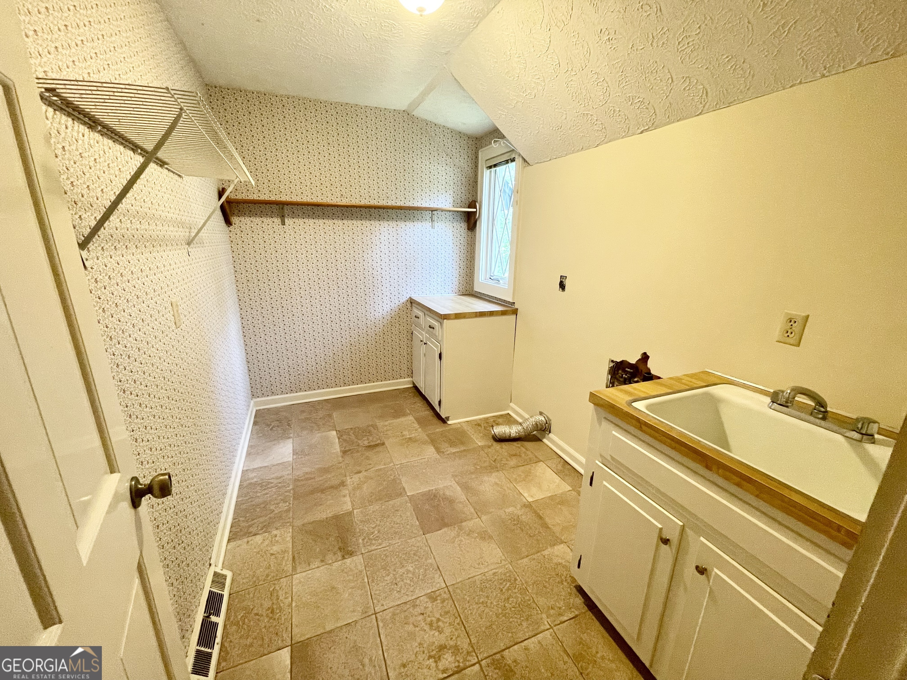 11 Cumberland Drive Southeast Rome, GA 30161 - Photo 18 of 29 a bathroom with a sink and a mirror