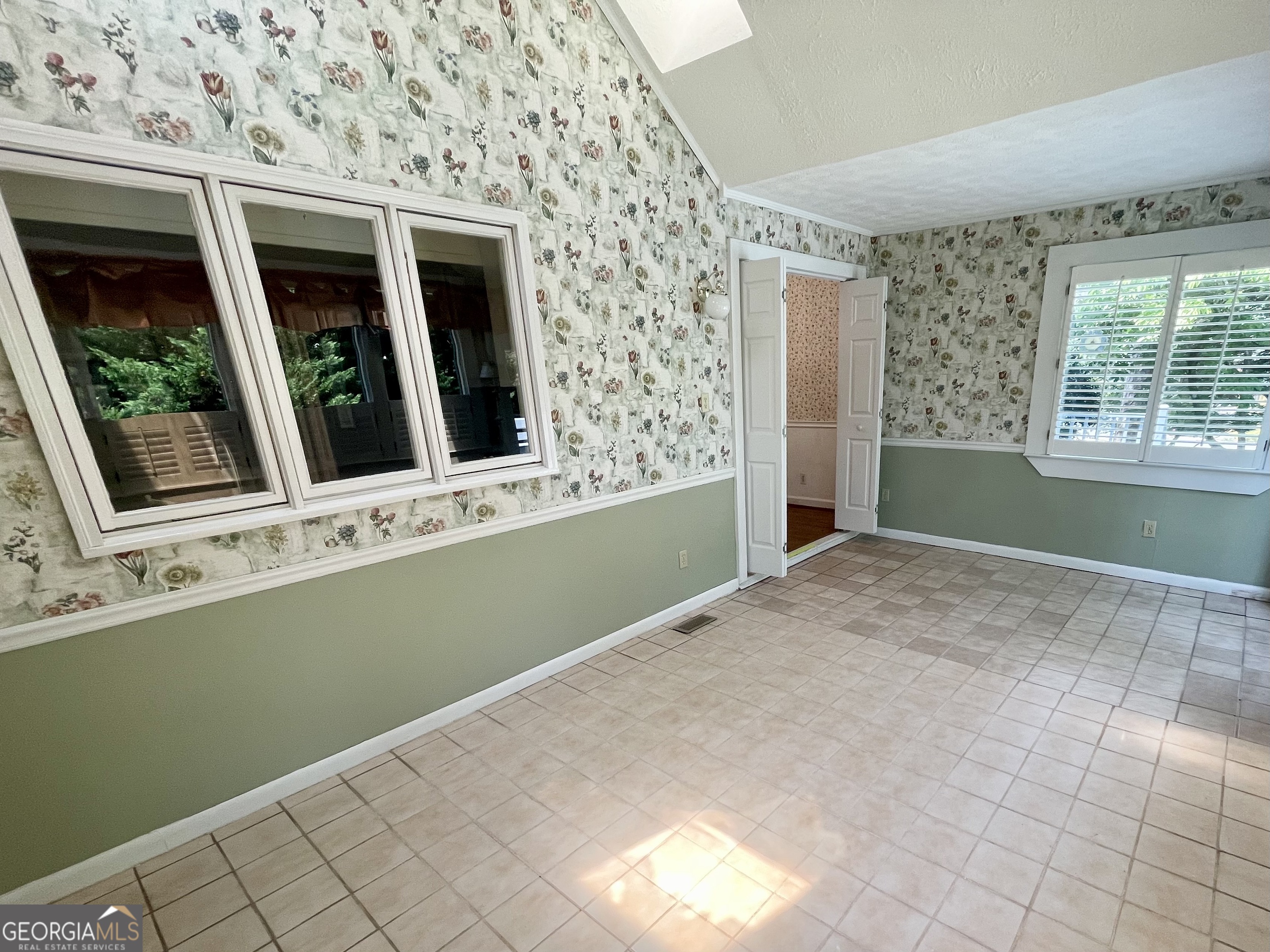 11 Cumberland Drive Southeast Rome, GA 30161 - Photo 20 of 29 a view of an empty room with a window