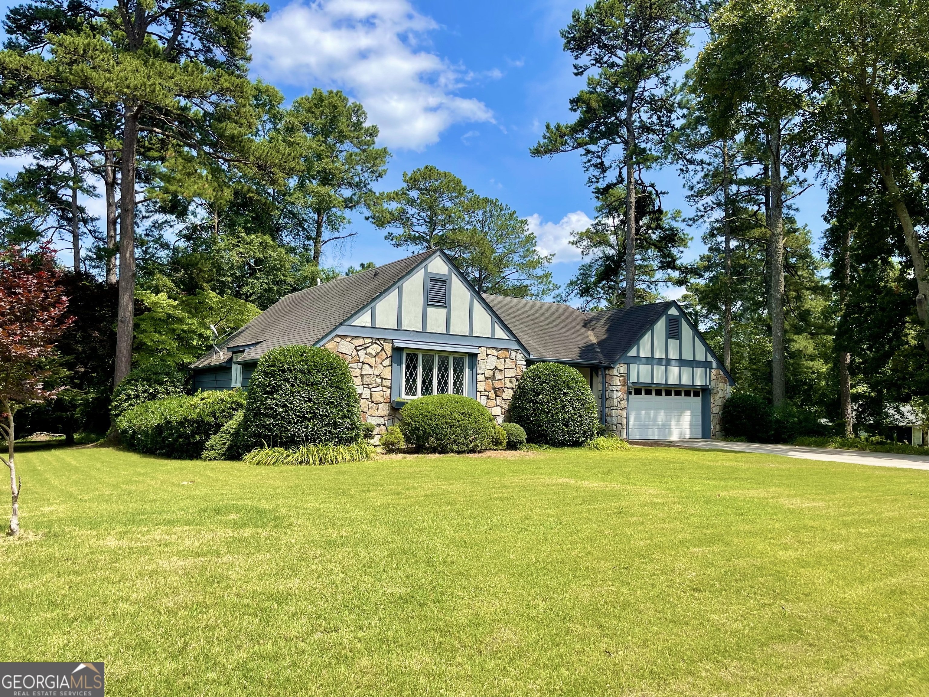 11 Cumberland Drive Southeast Rome, GA 30161 - Photo 2 of 29 a front view of house with yard and green space
