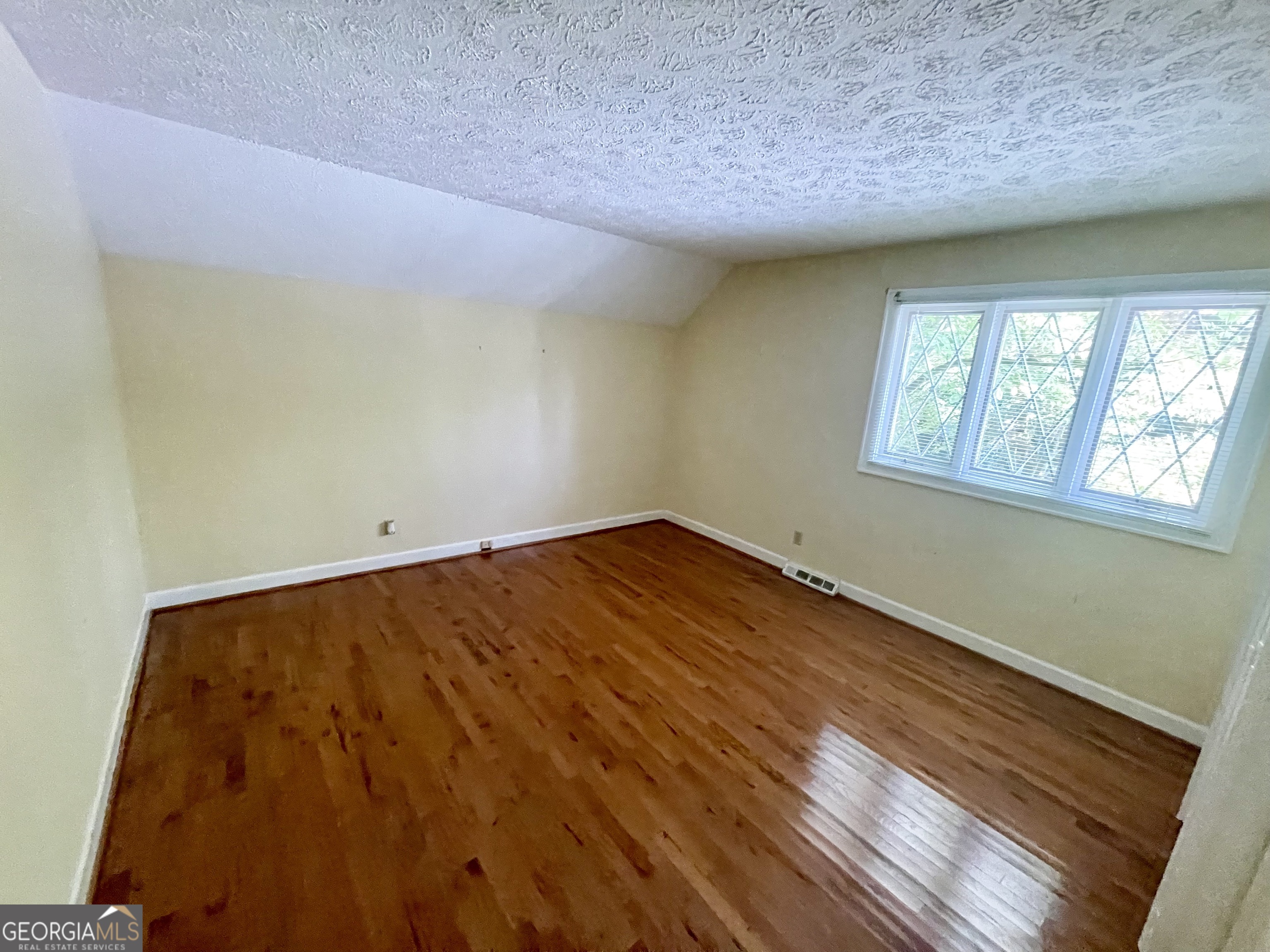 11 Cumberland Drive Southeast Rome, GA 30161 - Photo 23 of 29 an empty room with wooden floor and windows
