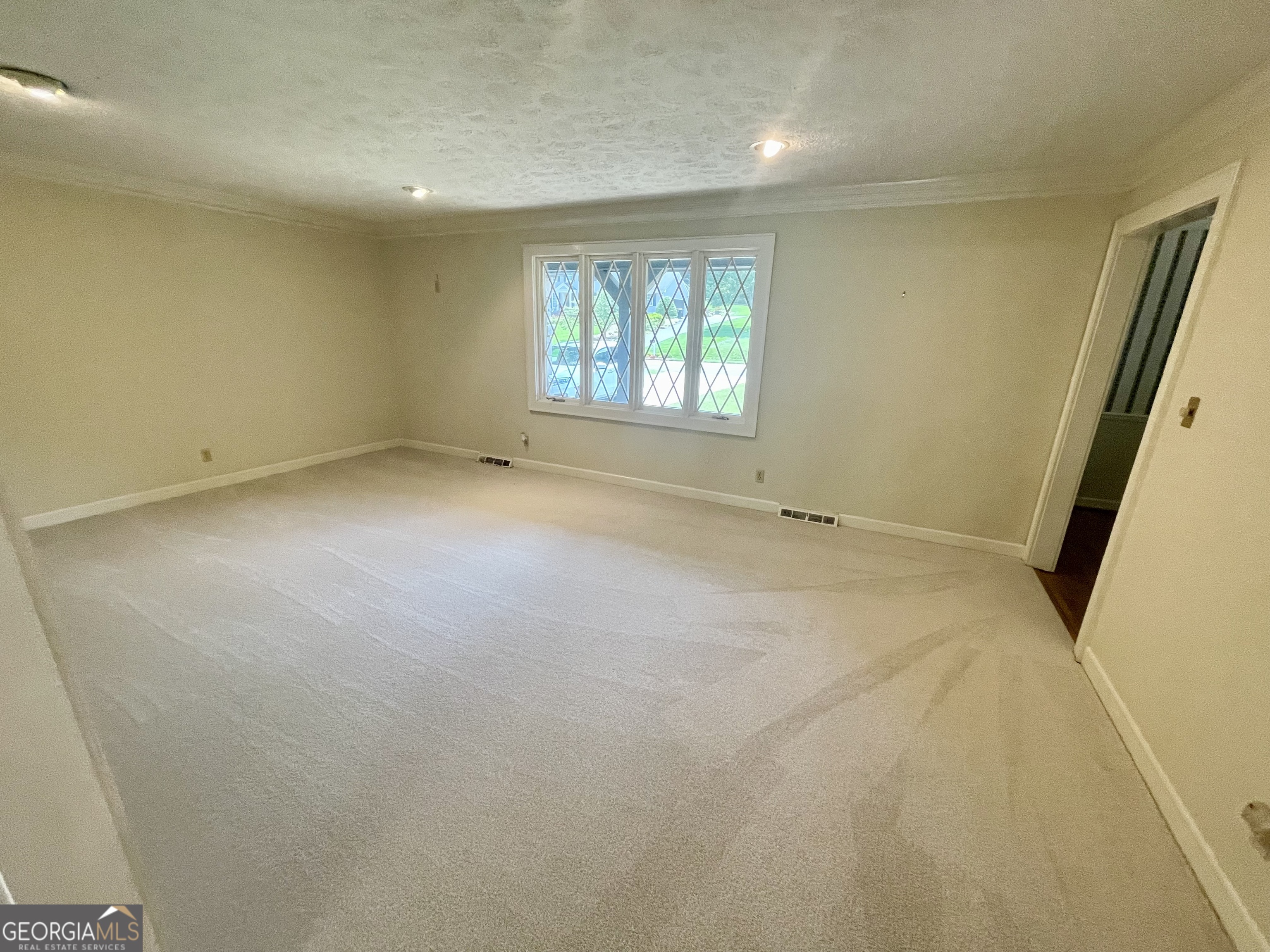 11 Cumberland Drive Southeast Rome, GA 30161 - Photo 9 of 29 an empty room with windows