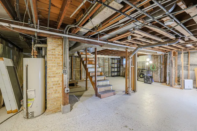 a view of an empty room with wooden roof