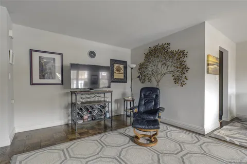 $2,800 | 1 Anchorage Lane, Unit 2B, Oyster Bay, NY 11771